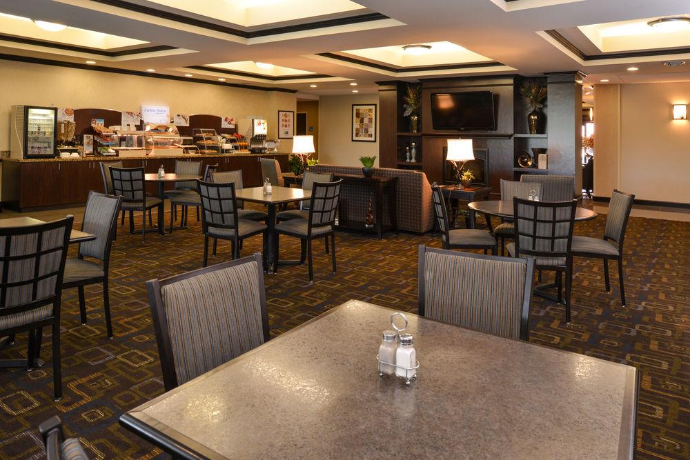 Holiday Inn Express & Suites Fairmont By Ihg Exteriör bild