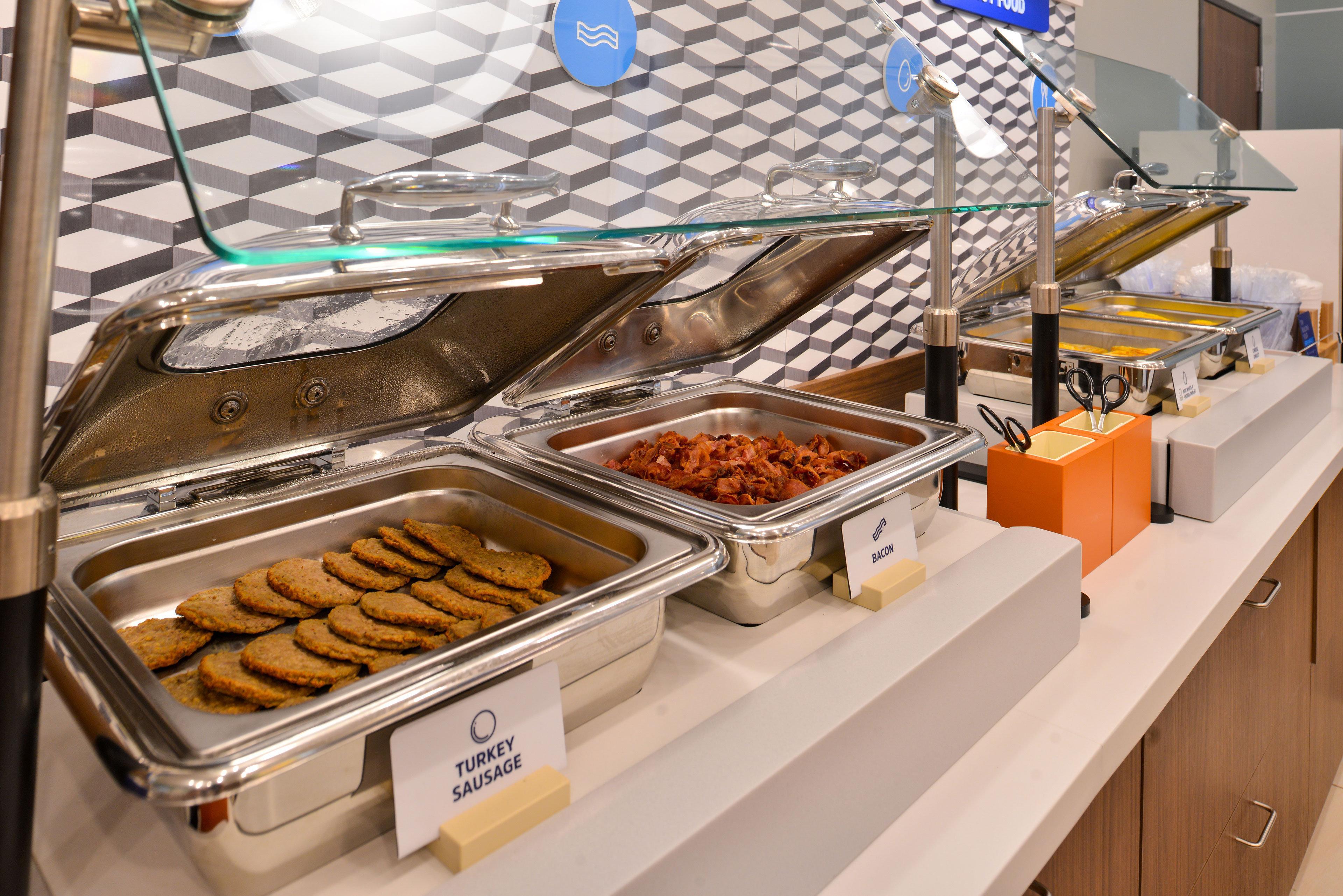 Holiday Inn Express & Suites Fairmont By Ihg Exteriör bild
