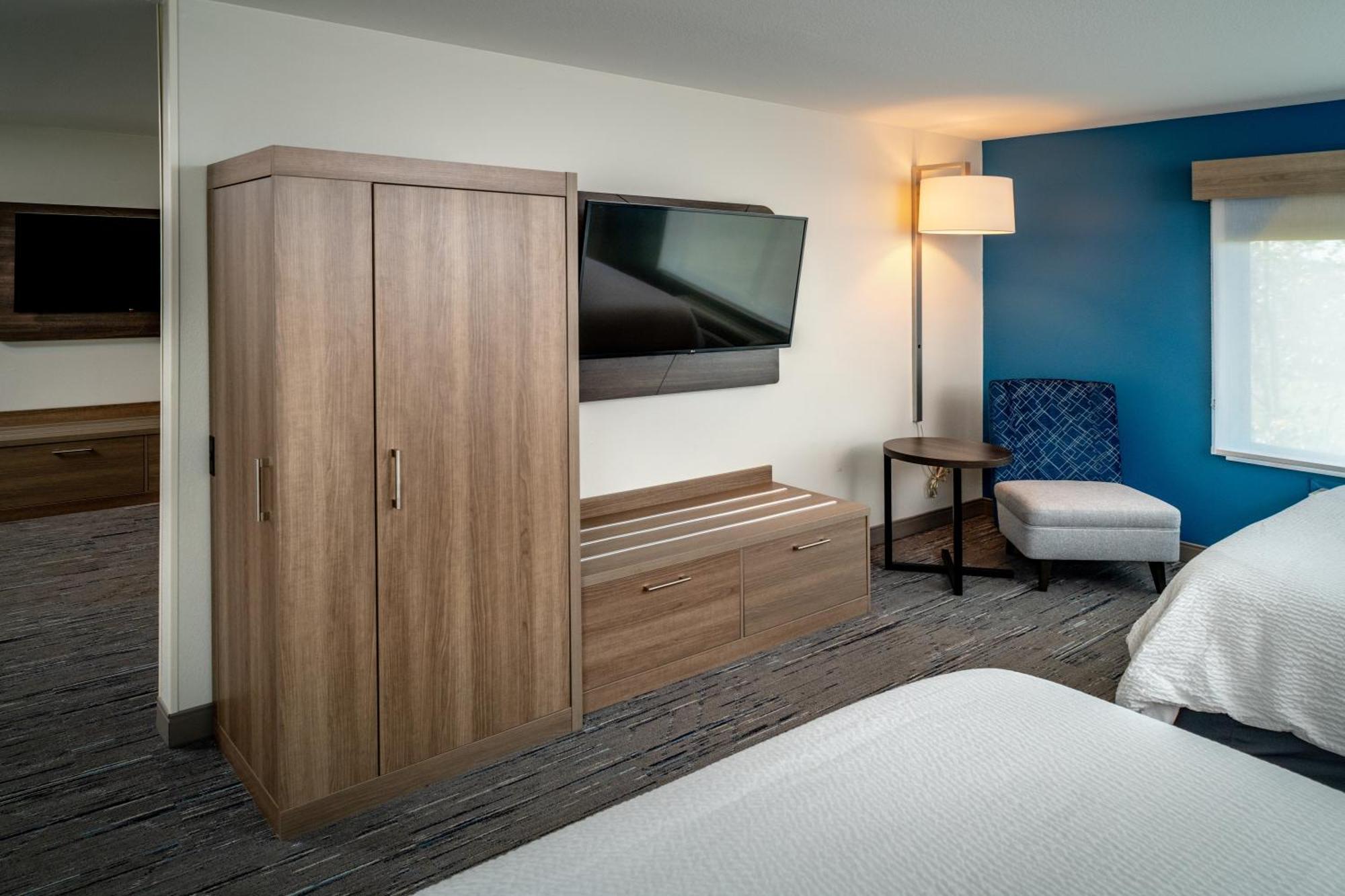 Holiday Inn Express & Suites Fairmont By Ihg Exteriör bild