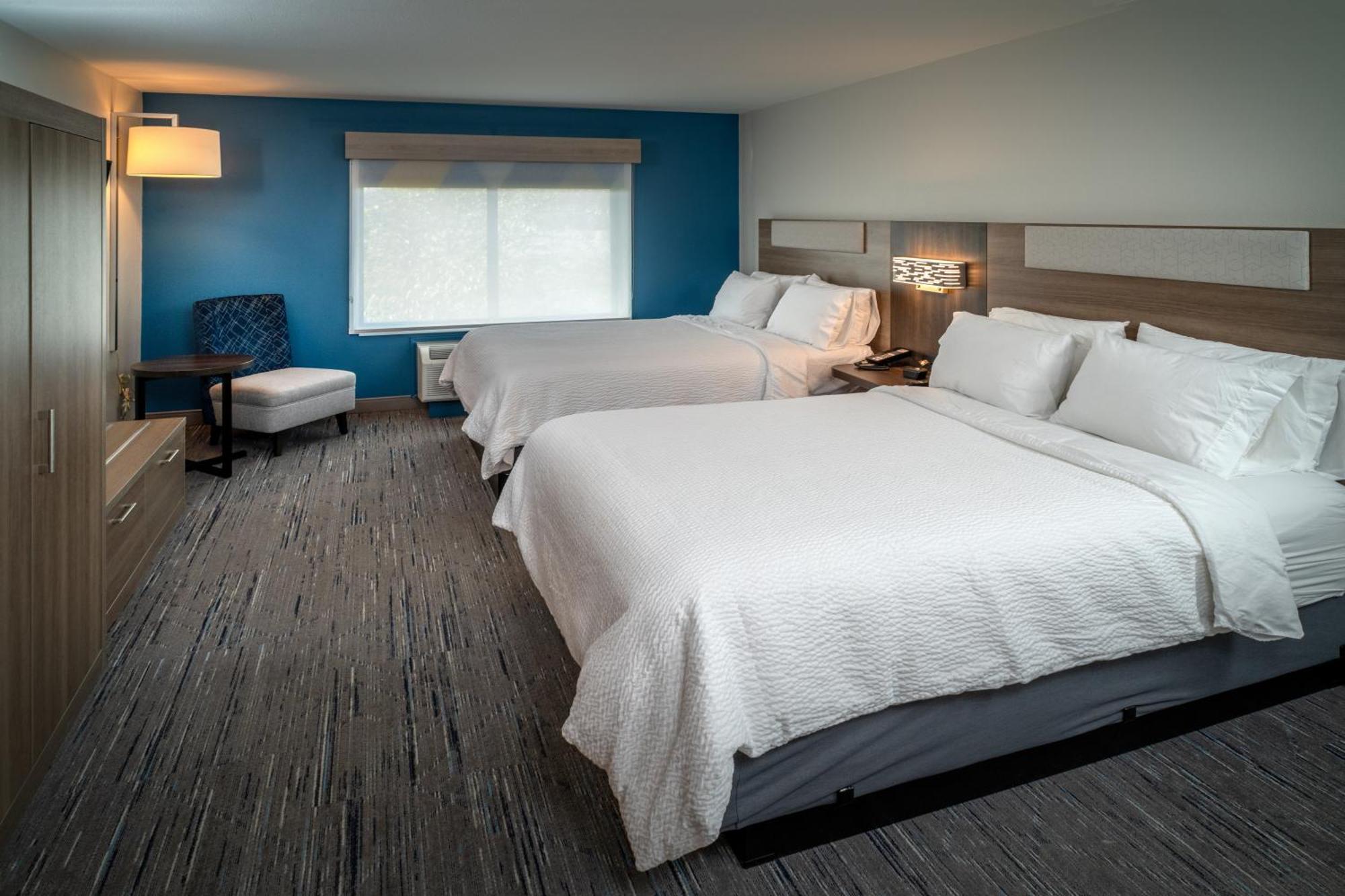 Holiday Inn Express & Suites Fairmont By Ihg Exteriör bild