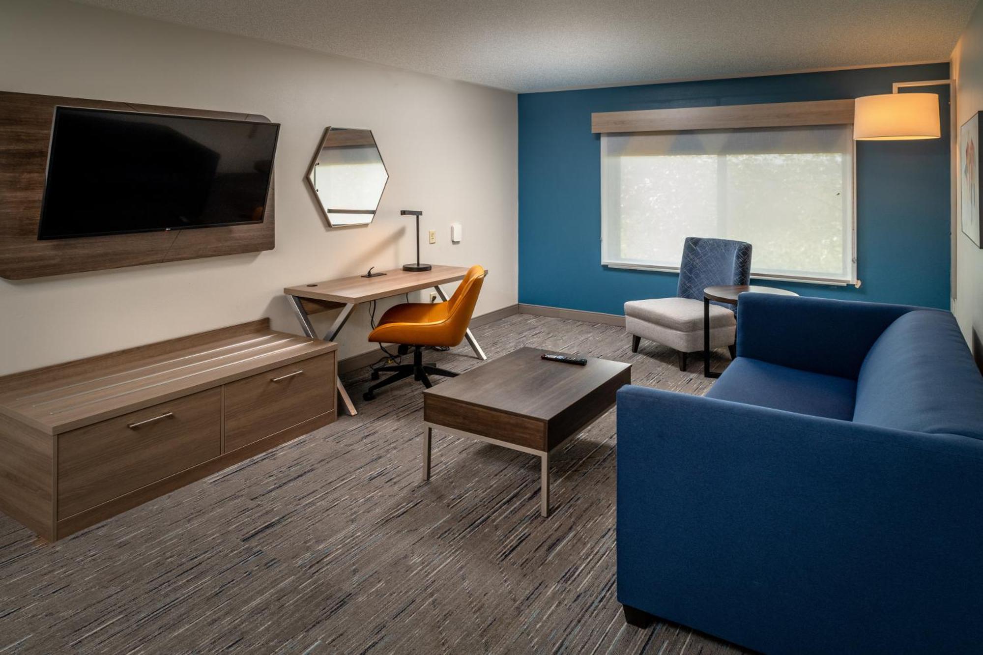 Holiday Inn Express & Suites Fairmont By Ihg Exteriör bild