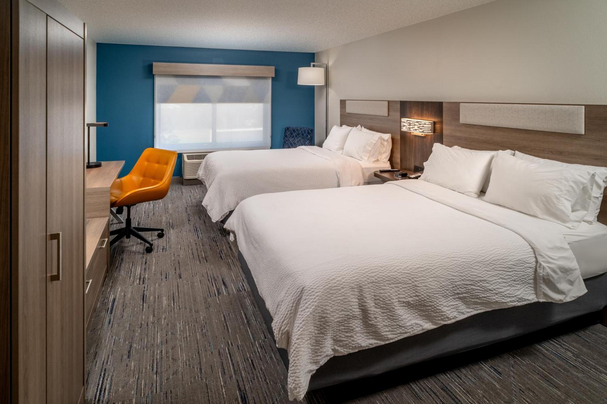 Holiday Inn Express & Suites Fairmont By Ihg Exteriör bild