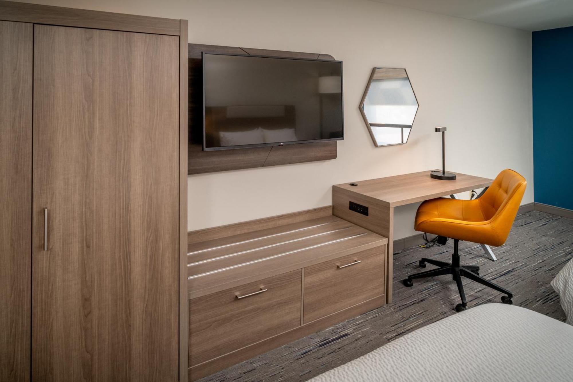 Holiday Inn Express & Suites Fairmont By Ihg Exteriör bild