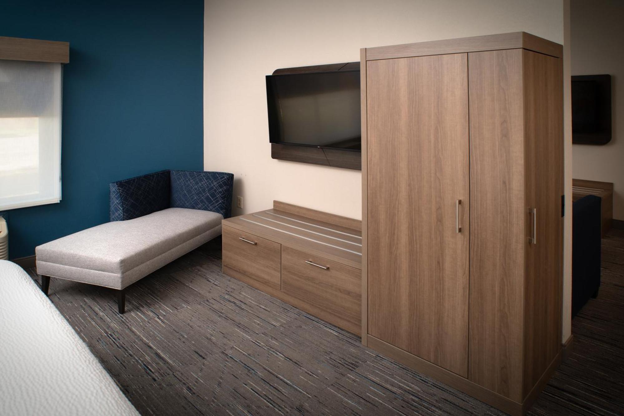 Holiday Inn Express & Suites Fairmont By Ihg Exteriör bild