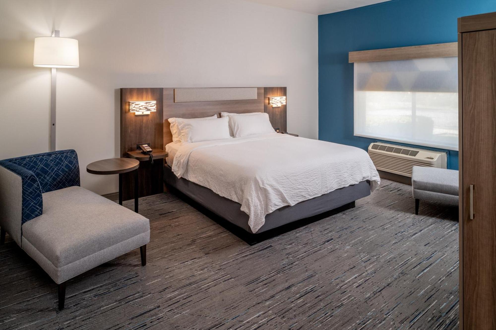 Holiday Inn Express & Suites Fairmont By Ihg Exteriör bild