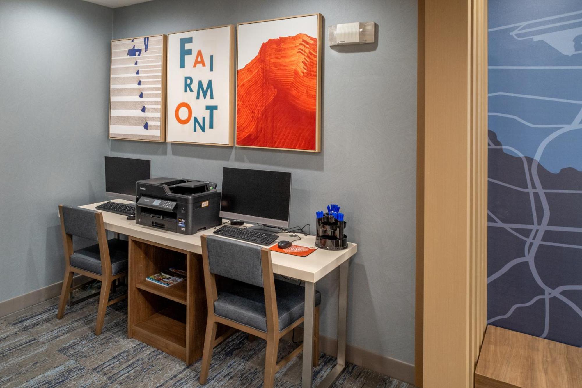 Holiday Inn Express & Suites Fairmont By Ihg Exteriör bild