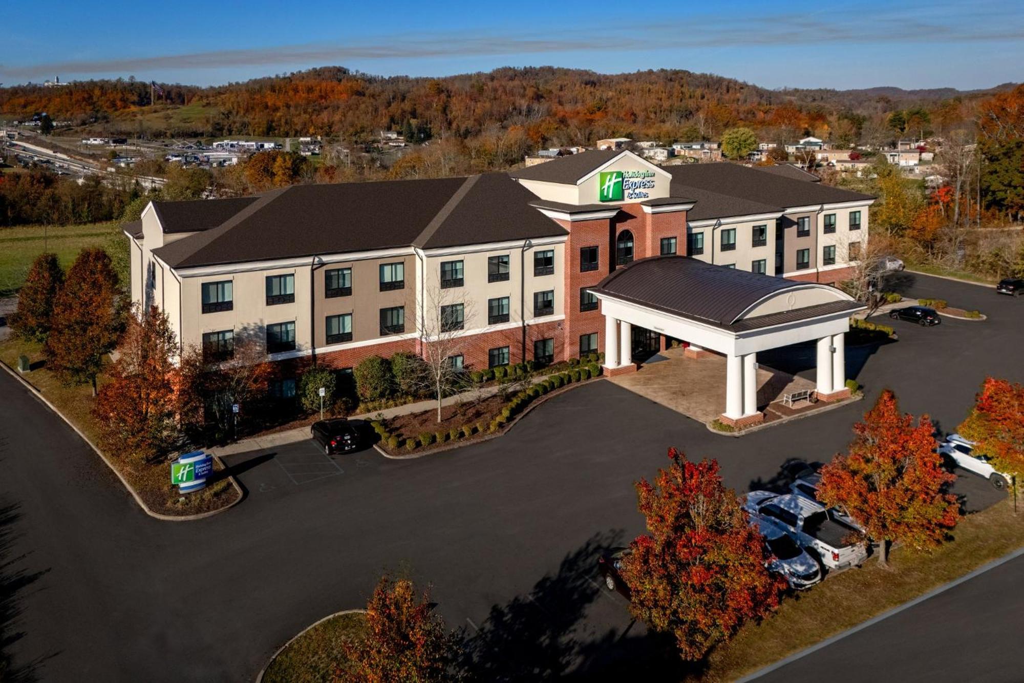 Holiday Inn Express & Suites Fairmont By Ihg Exteriör bild