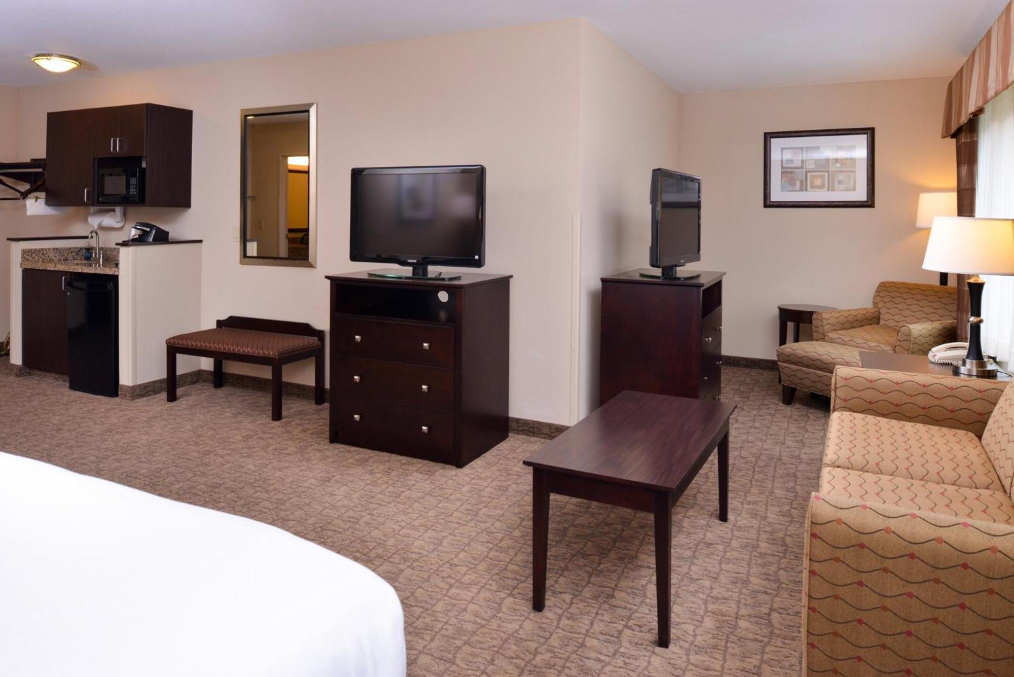 Holiday Inn Express & Suites Fairmont By Ihg Exteriör bild