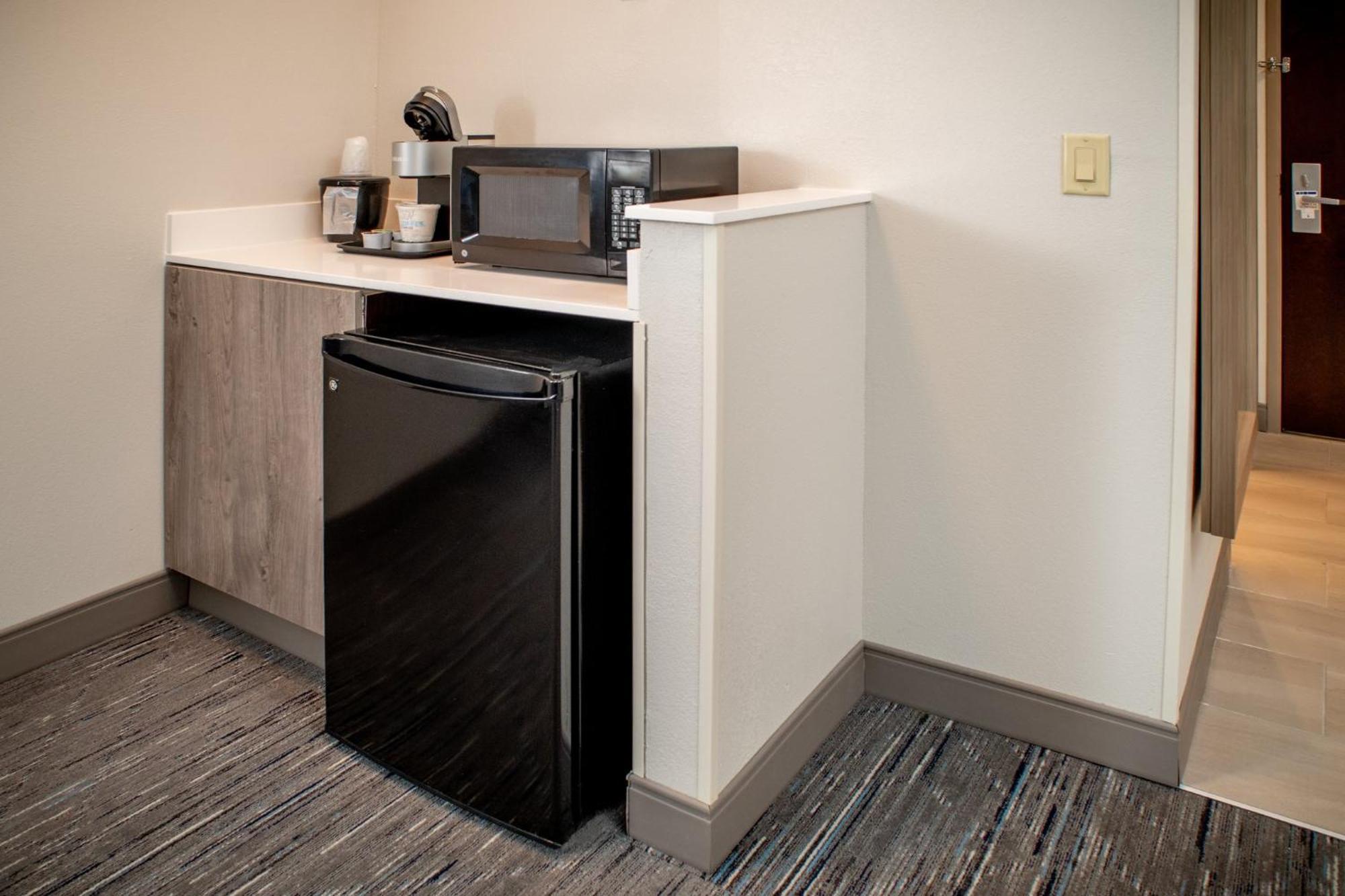 Holiday Inn Express & Suites Fairmont By Ihg Exteriör bild