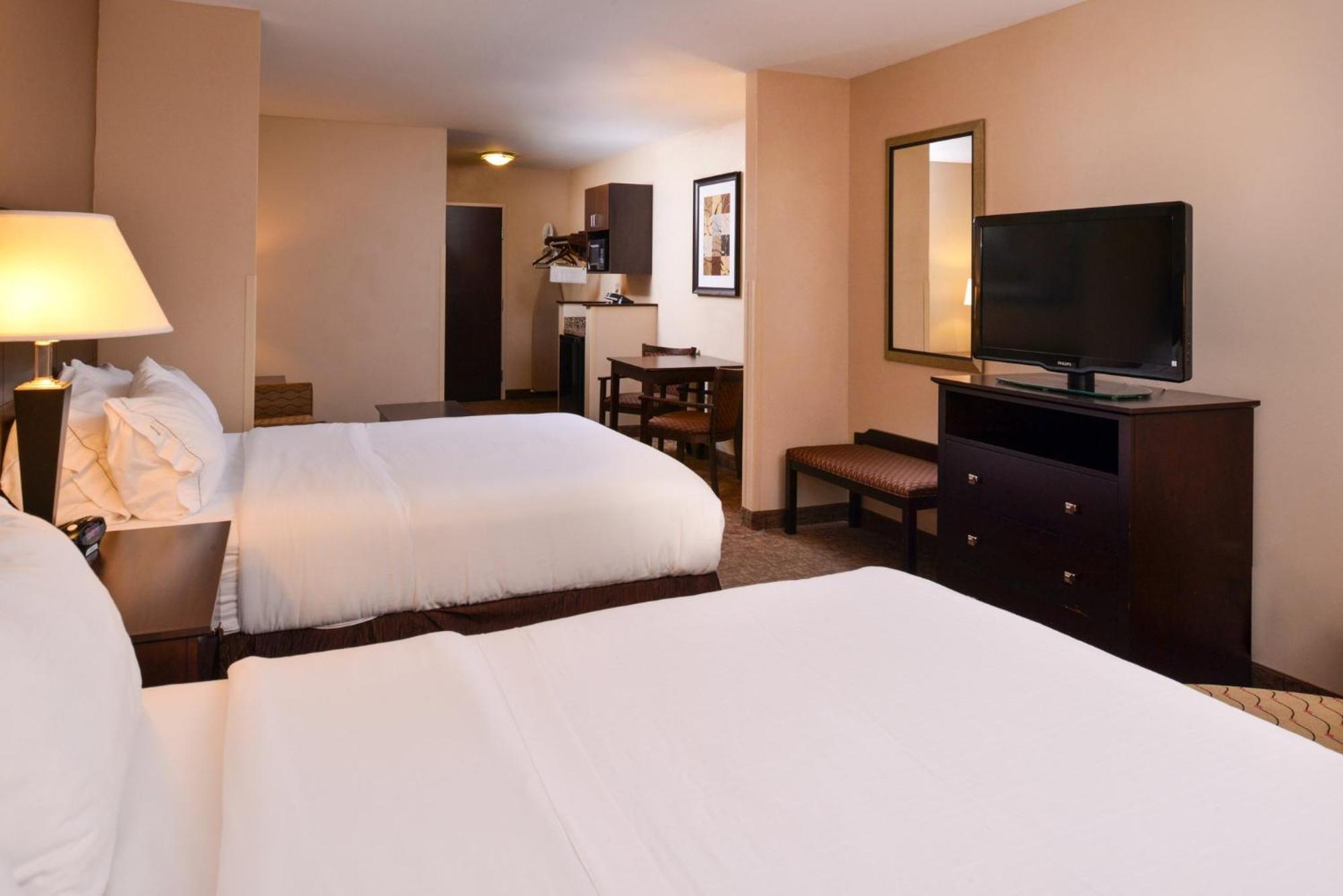 Holiday Inn Express & Suites Fairmont By Ihg Exteriör bild