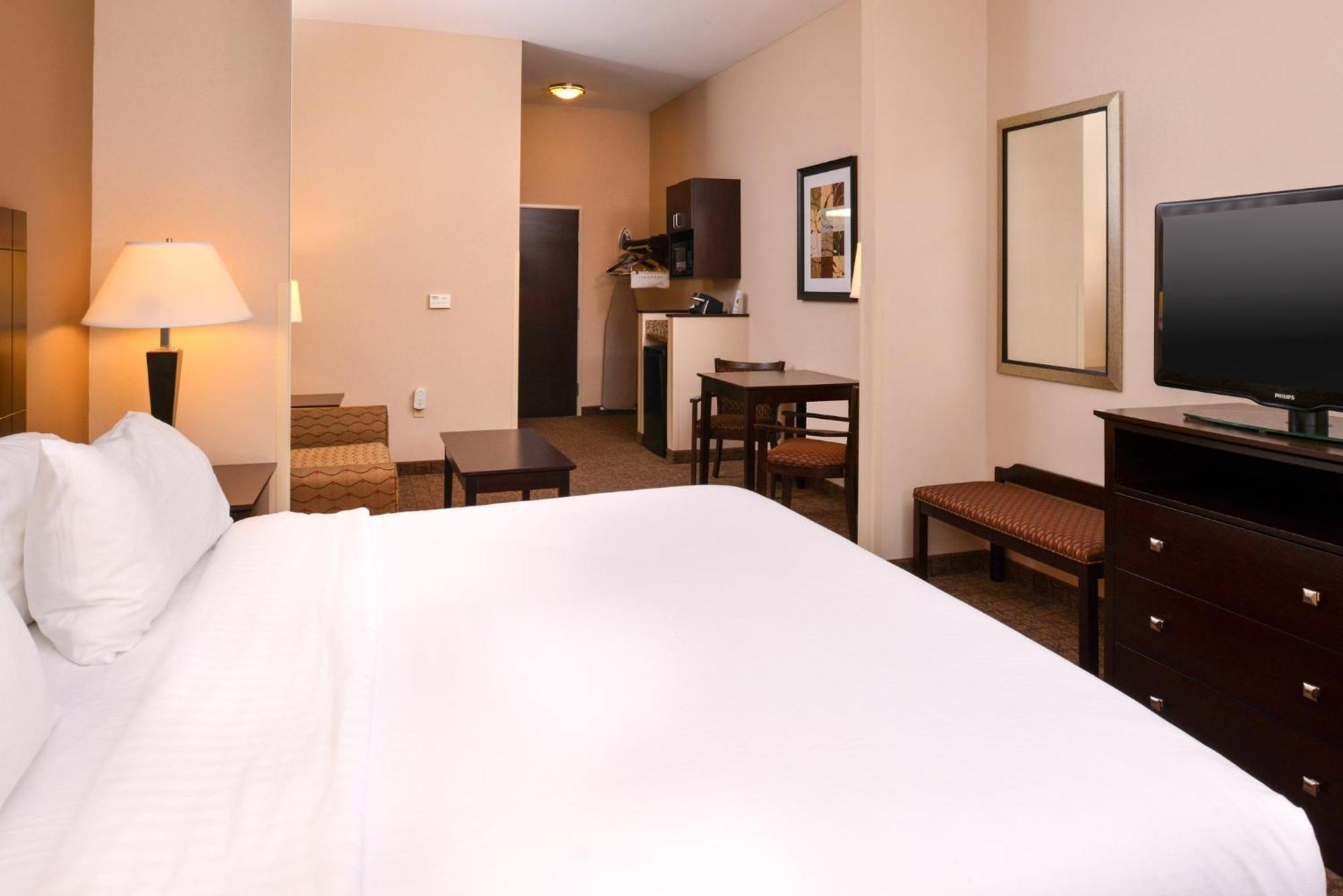 Holiday Inn Express & Suites Fairmont By Ihg Exteriör bild