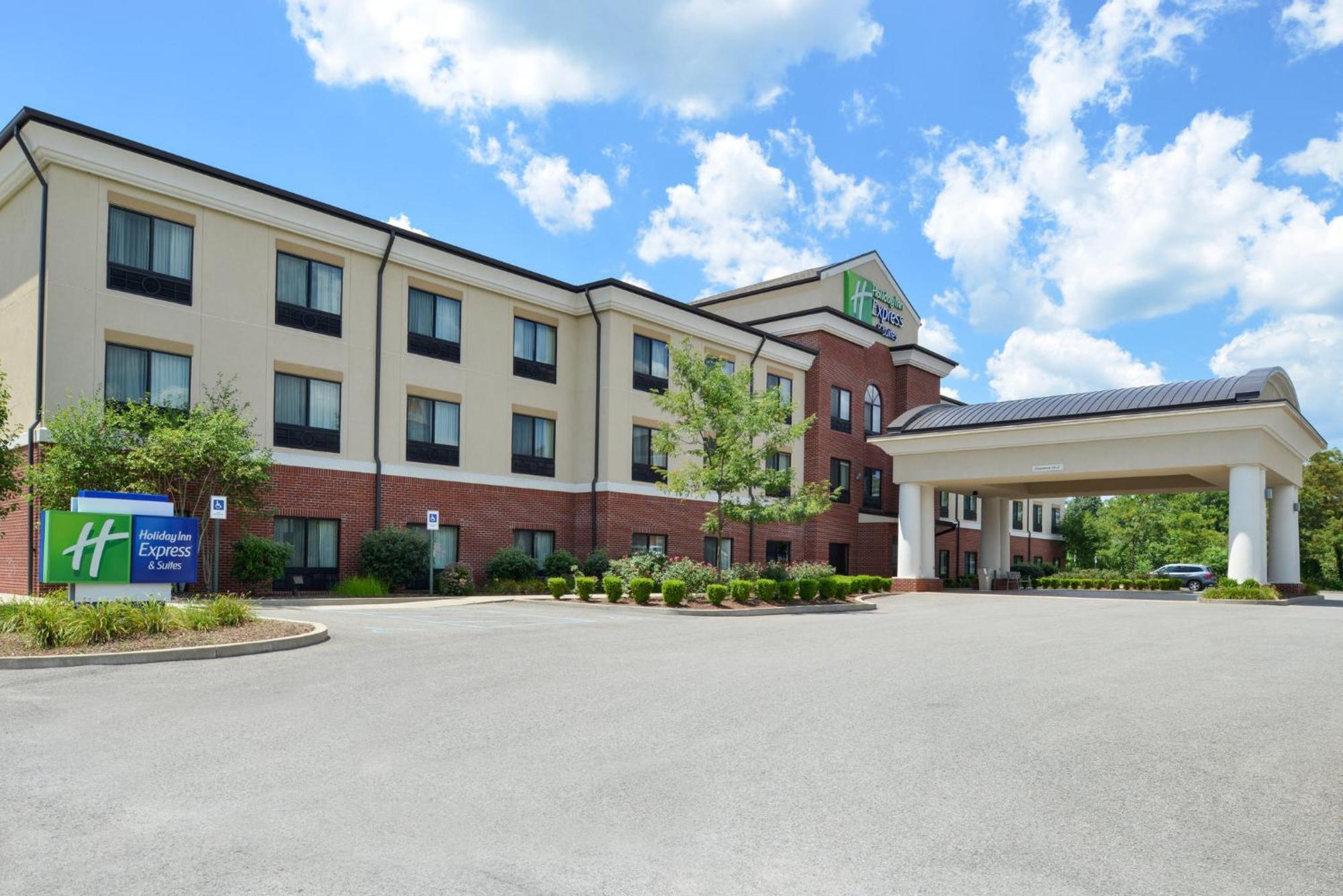 Holiday Inn Express & Suites Fairmont By Ihg Exteriör bild