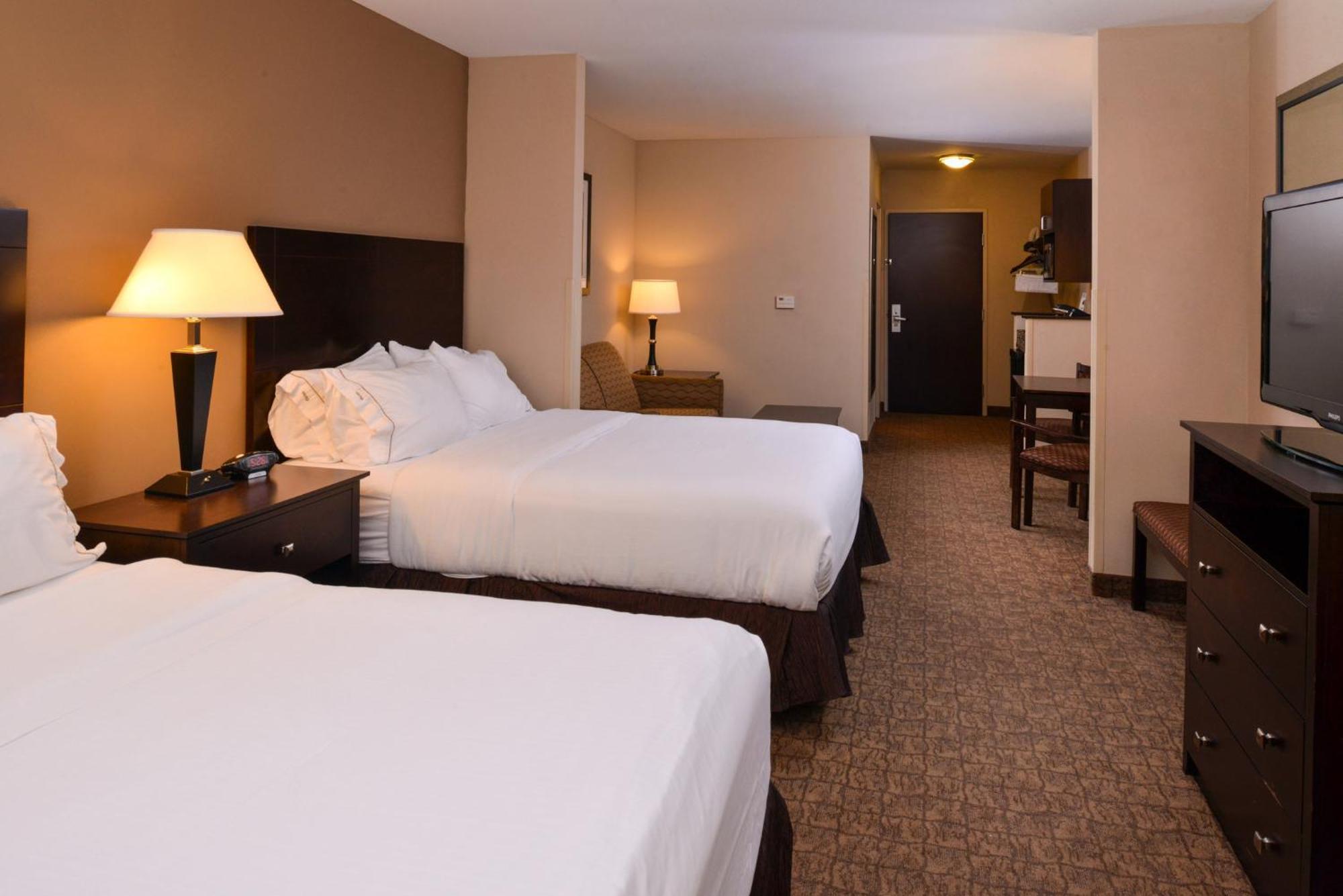 Holiday Inn Express & Suites Fairmont By Ihg Exteriör bild