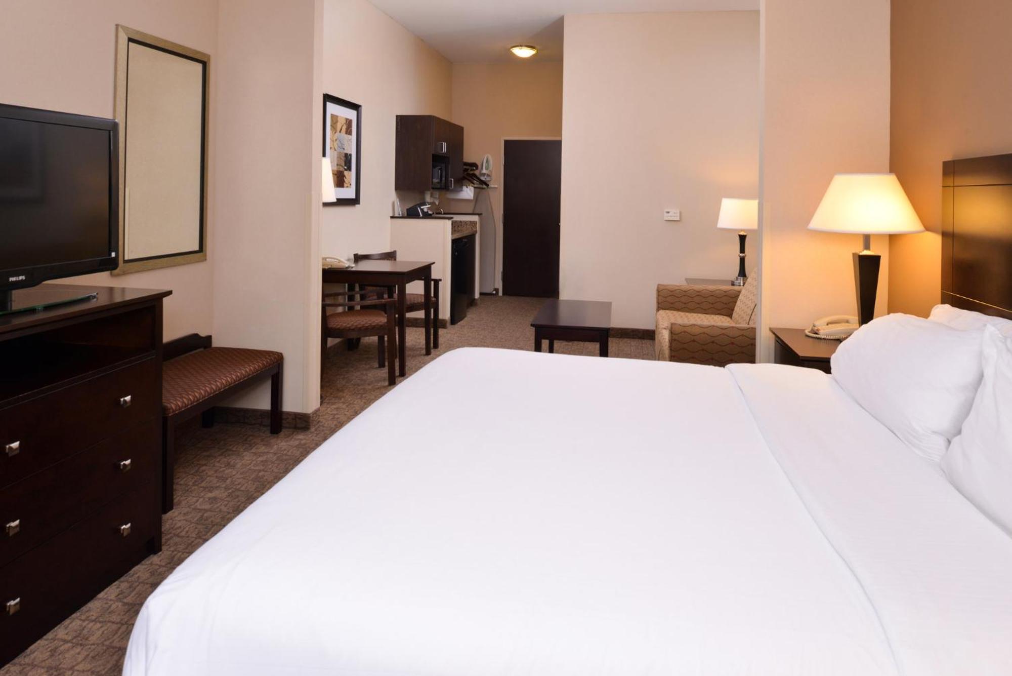 Holiday Inn Express & Suites Fairmont By Ihg Exteriör bild