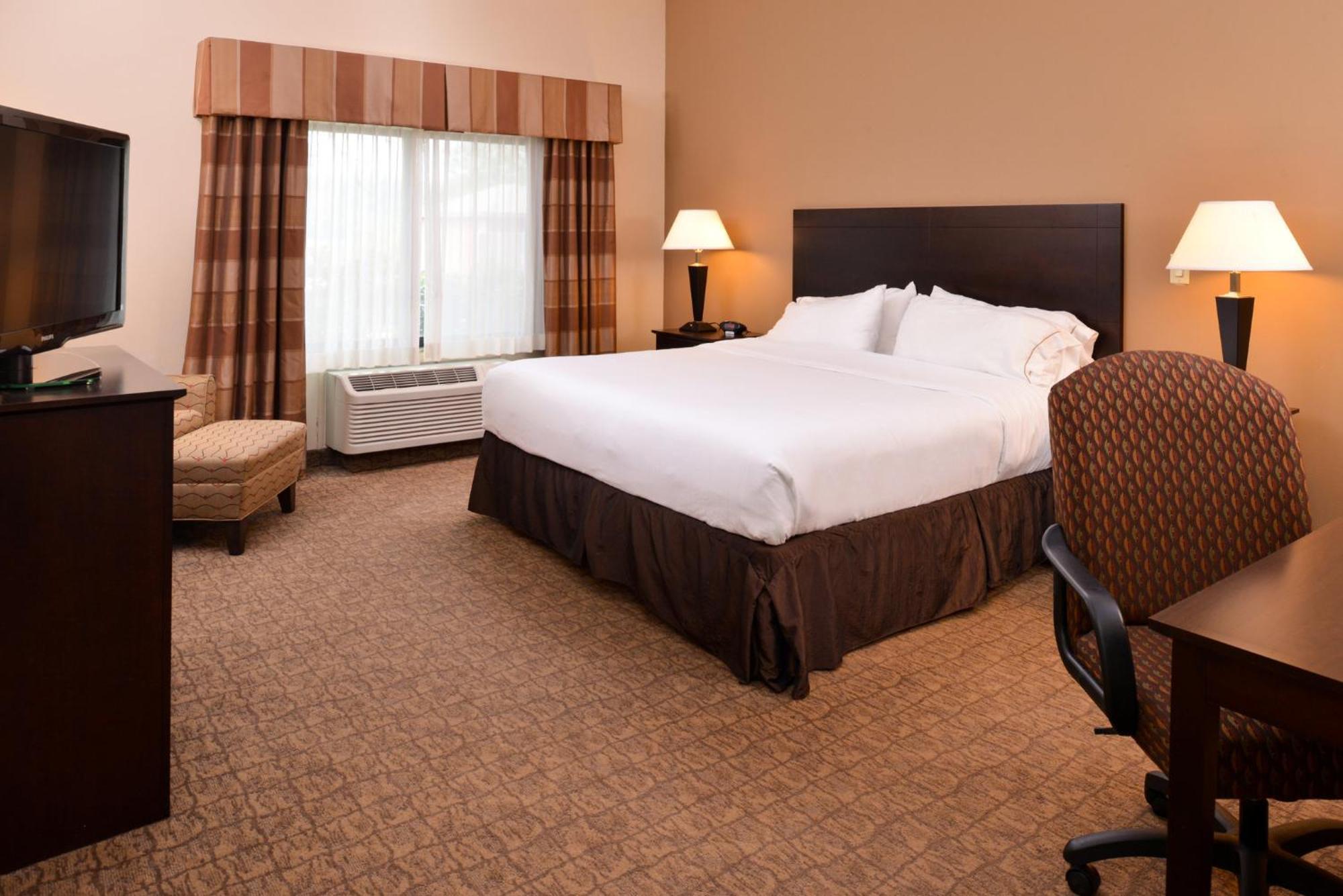Holiday Inn Express & Suites Fairmont By Ihg Exteriör bild