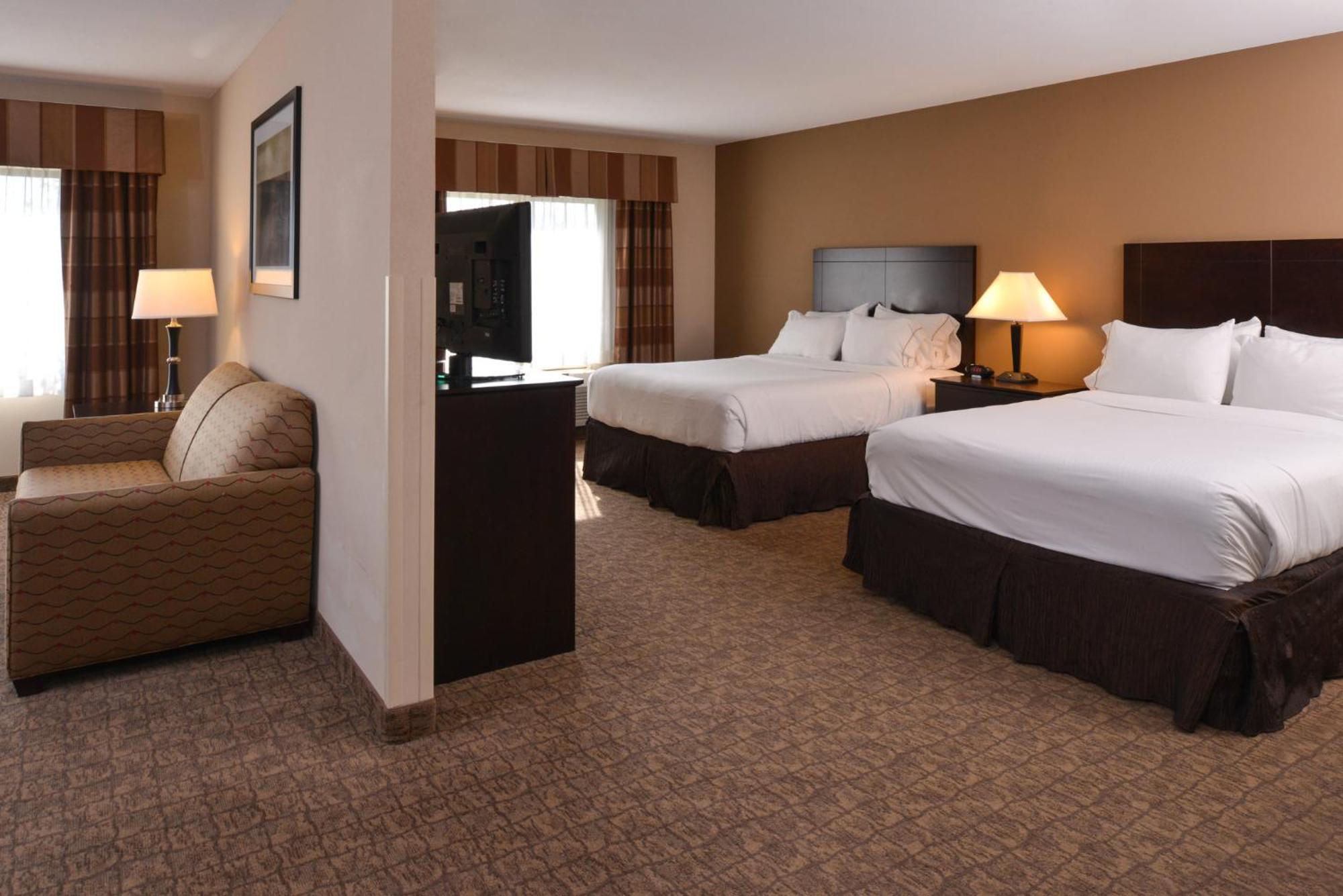 Holiday Inn Express & Suites Fairmont By Ihg Exteriör bild