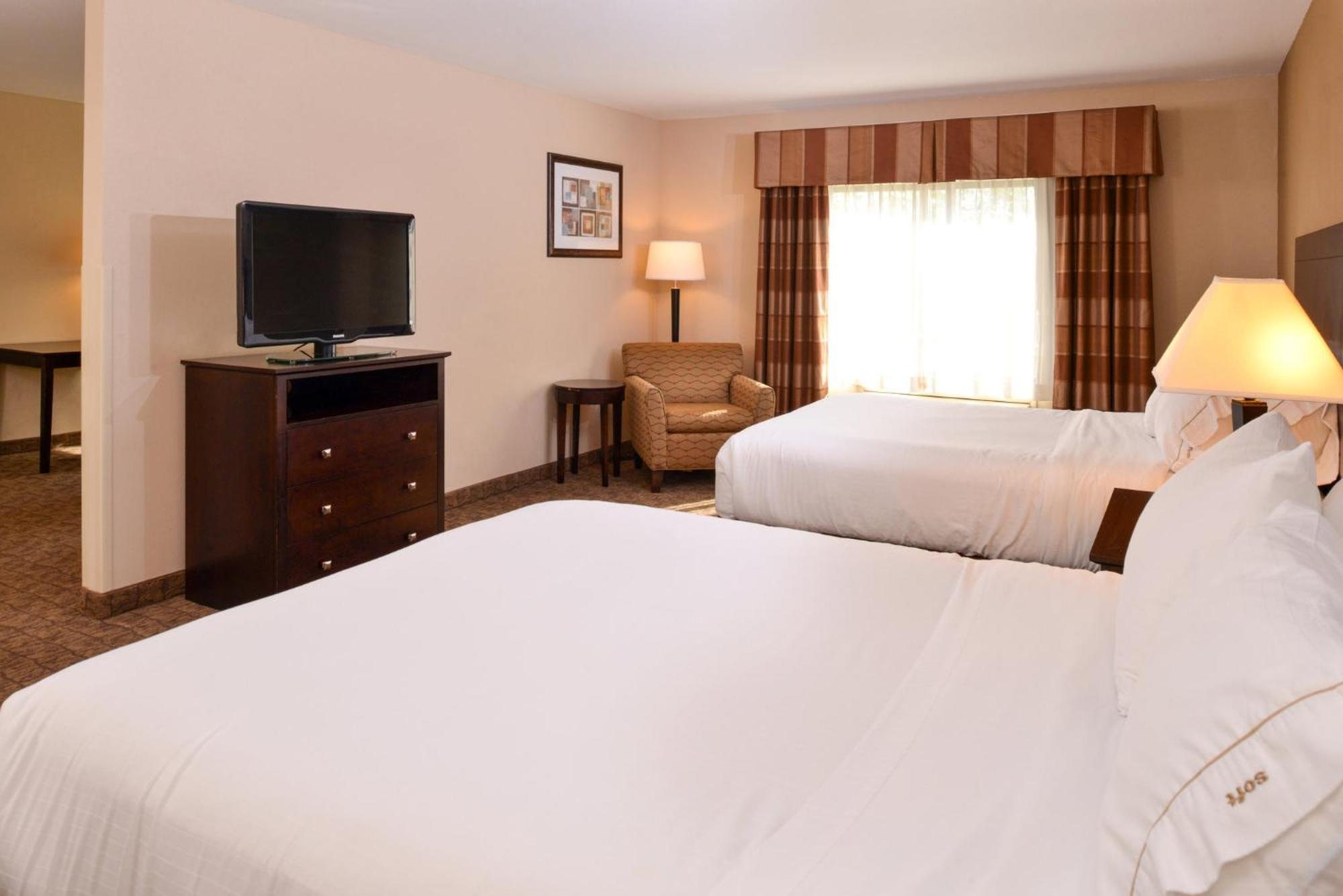 Holiday Inn Express & Suites Fairmont By Ihg Exteriör bild