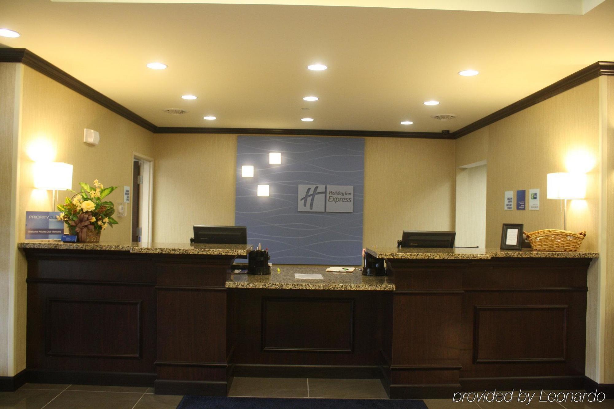 Holiday Inn Express & Suites Fairmont By Ihg Inreriör bild