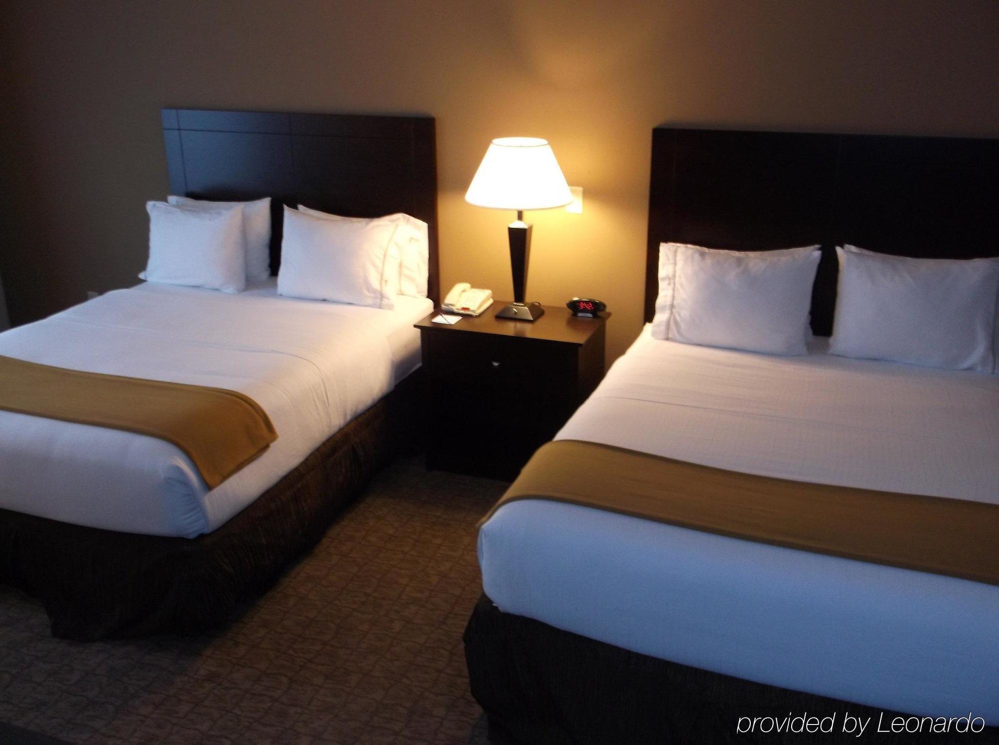 Holiday Inn Express & Suites Fairmont By Ihg Exteriör bild
