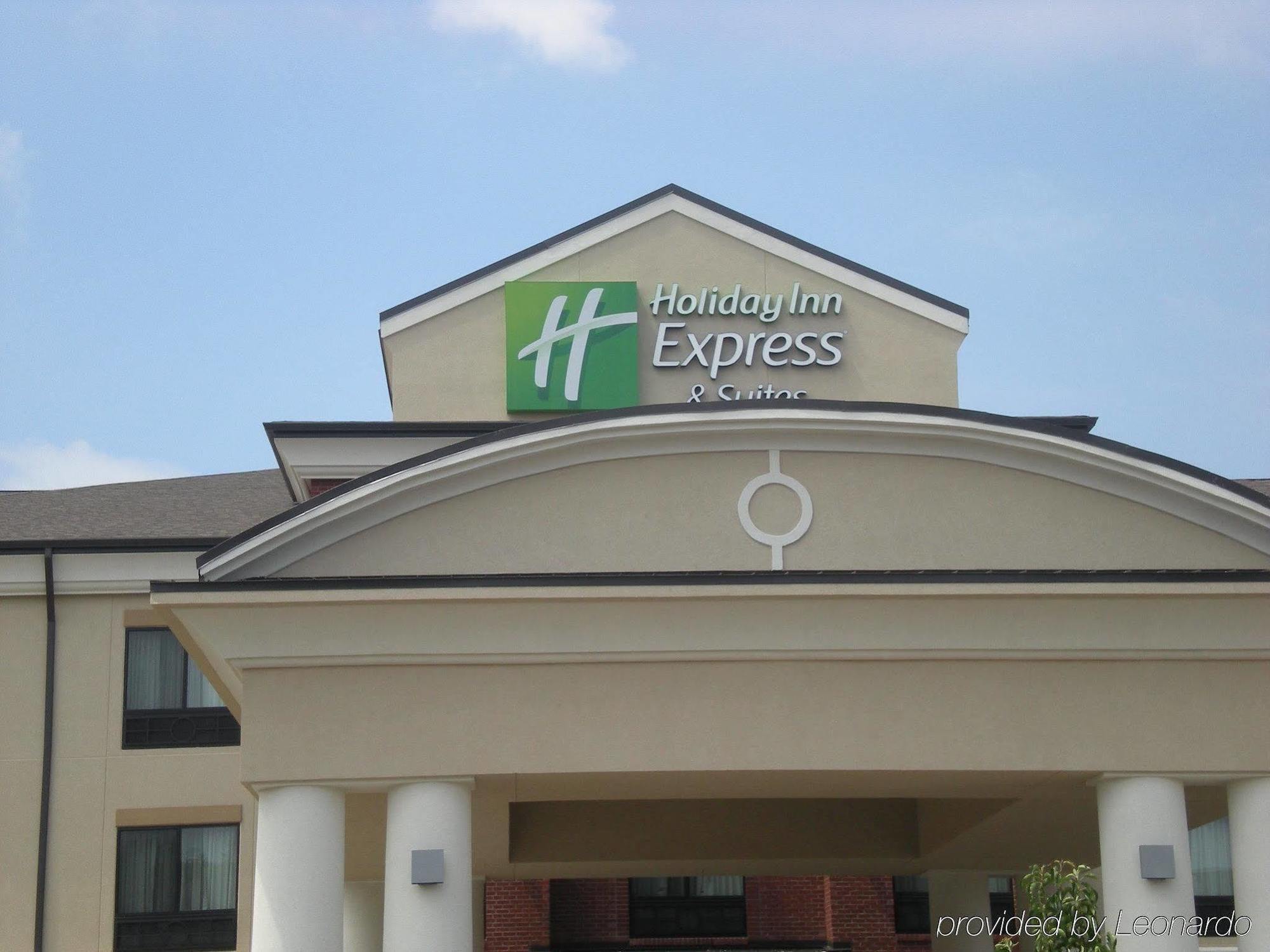Holiday Inn Express & Suites Fairmont By Ihg Exteriör bild