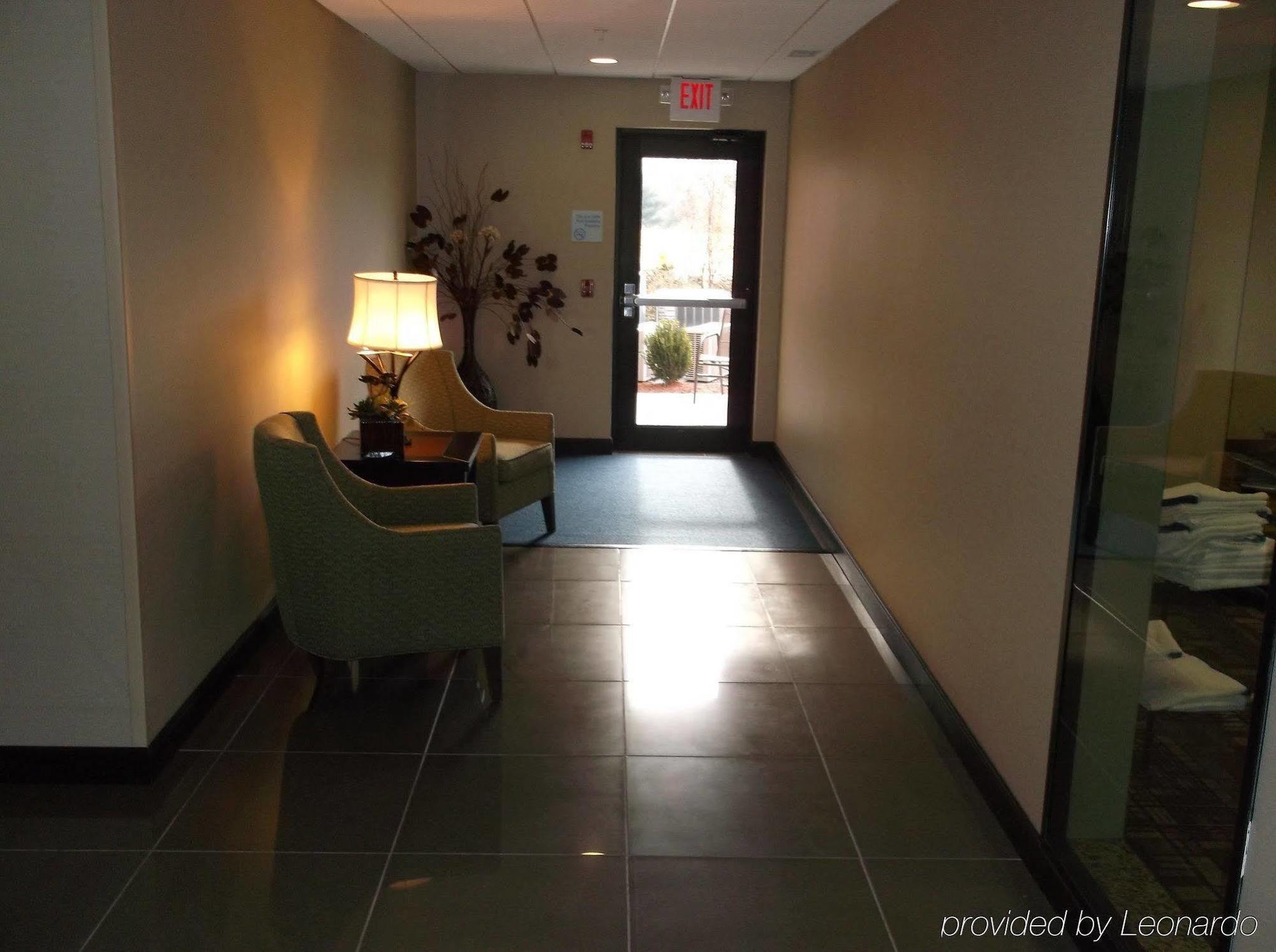 Holiday Inn Express & Suites Fairmont By Ihg Exteriör bild